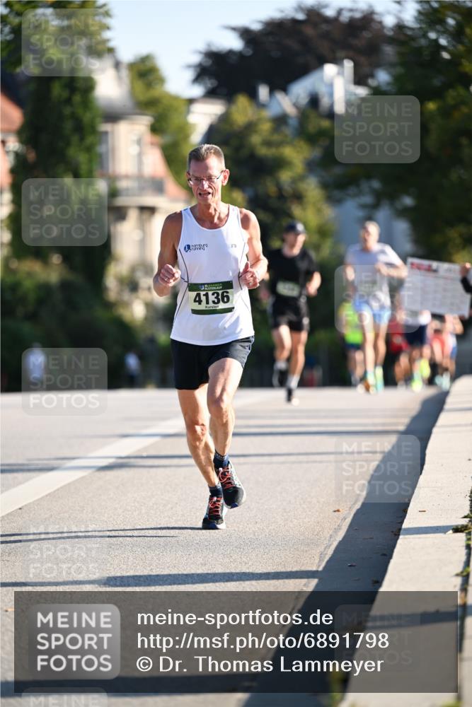 01.09.2024 - BARMER Alsterlauf Dr. Thomas Lammeyer http://msf.ph/oto/6891798 01.09.2024 09:22:48 Laufen 4136 meine-sportfotos.de