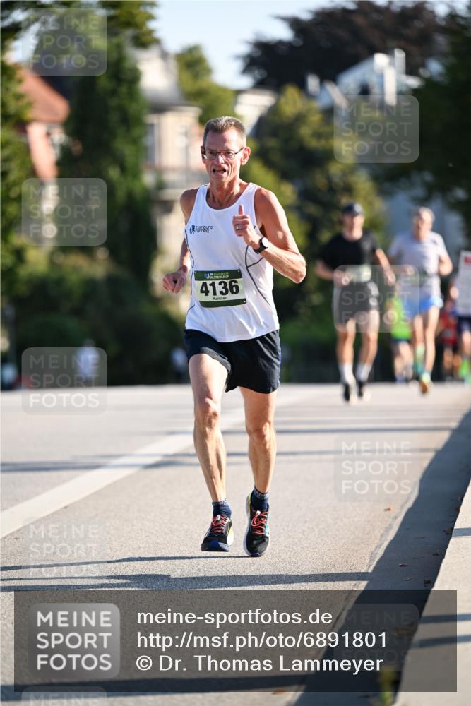01.09.2024 - BARMER Alsterlauf Dr. Thomas Lammeyer http://msf.ph/oto/6891801 01.09.2024 09:22:49 Laufen 4136 meine-sportfotos.de