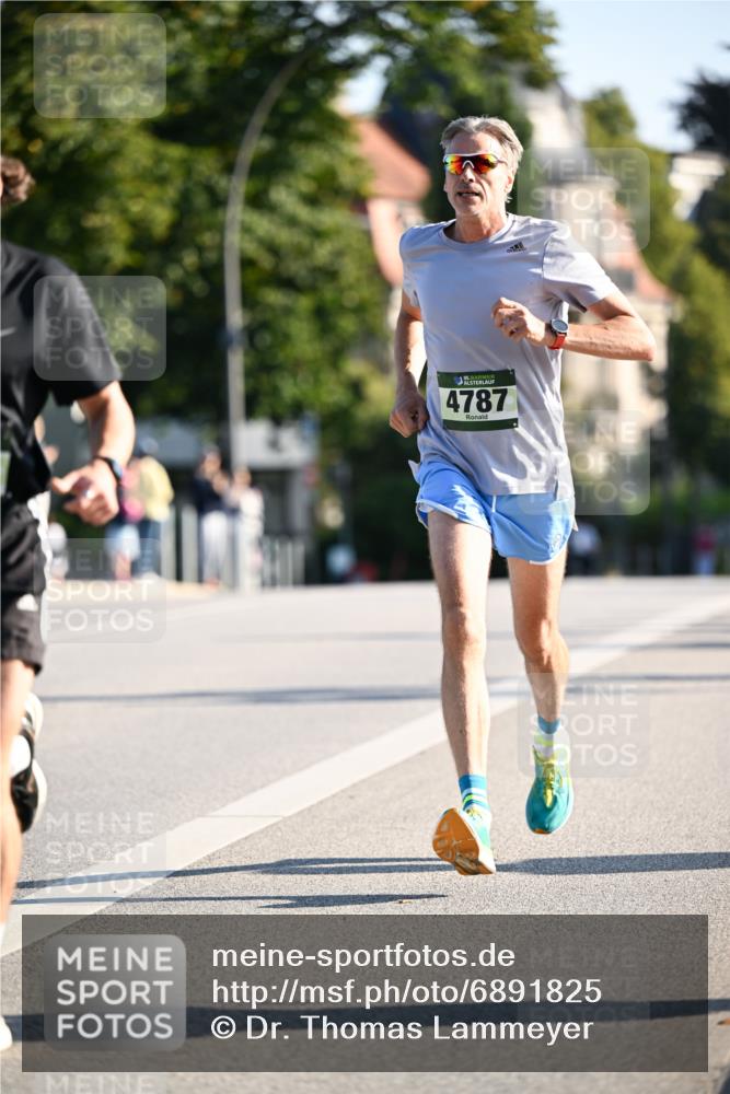 01.09.2024 - BARMER Alsterlauf Dr. Thomas Lammeyer http://msf.ph/oto/6891825 01.09.2024 09:22:54 Laufen 4787 meine-sportfotos.de