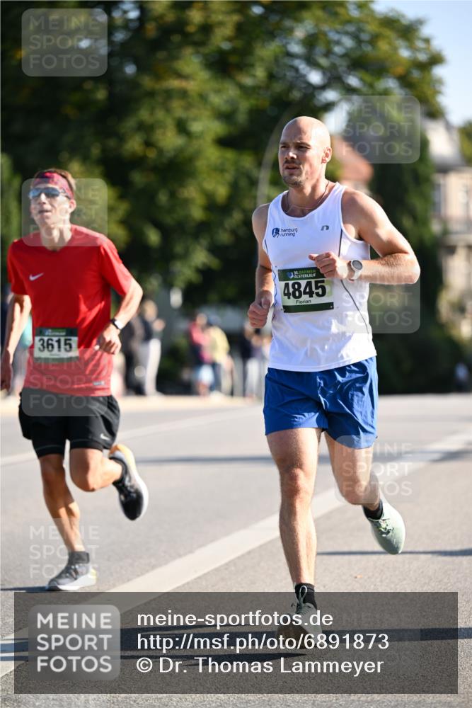 01.09.2024 - BARMER Alsterlauf Dr. Thomas Lammeyer http://msf.ph/oto/6891873 01.09.2024 09:23:03 Laufen 3615, 35, 4845 meine-sportfotos.de
