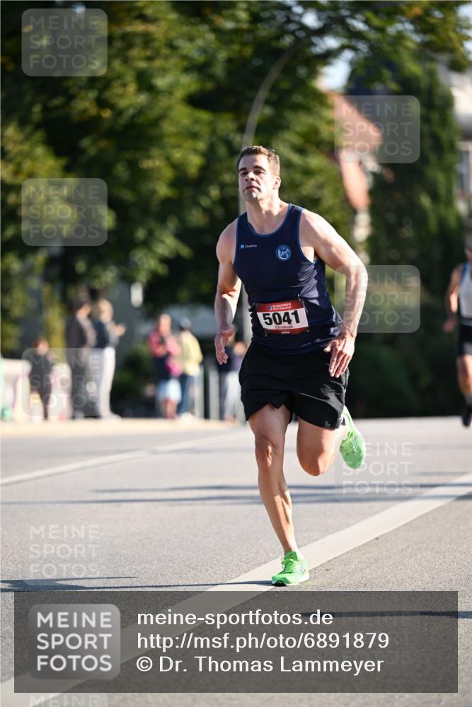 01.09.2024 - BARMER Alsterlauf Dr. Thomas Lammeyer http://msf.ph/oto/6891879 01.09.2024 09:23:05 Laufen 5041 meine-sportfotos.de