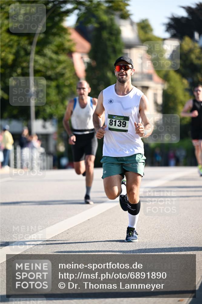01.09.2024 - BARMER Alsterlauf Dr. Thomas Lammeyer http://msf.ph/oto/6891890 01.09.2024 09:23:07 Laufen 8139 meine-sportfotos.de