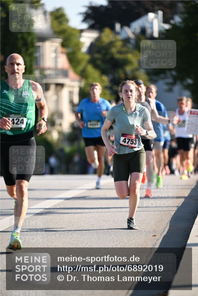 01.09.2024 - BARMER Alsterlauf Dr. Thomas Lammeyer http://msf.ph/oto/6892019 01.09.2024 09:23:33 Laufen 424, 35, 4753 meine-sportfotos.de