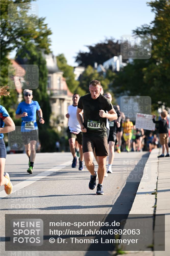 01.09.2024 - BARMER Alsterlauf Dr. Thomas Lammeyer http://msf.ph/oto/6892063 01.09.2024 09:23:42 Laufen 8387, 3303 meine-sportfotos.de