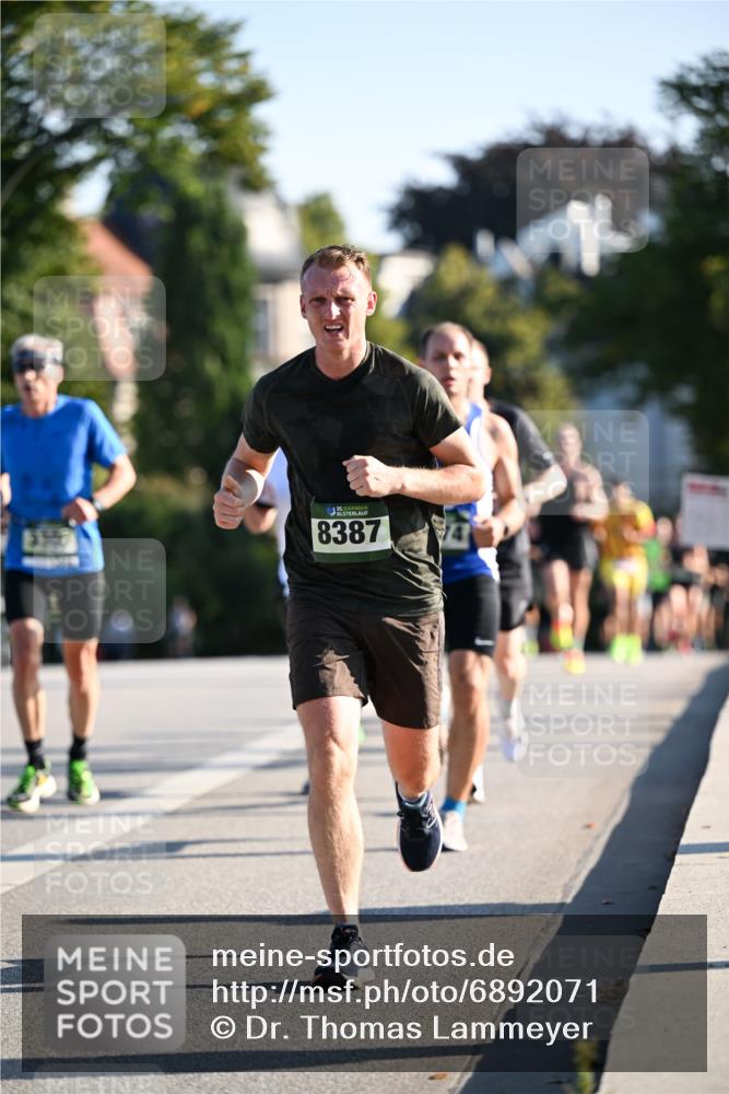01.09.2024 - BARMER Alsterlauf Dr. Thomas Lammeyer http://msf.ph/oto/6892071 01.09.2024 09:23:43 Laufen 3300, 35, 8387 meine-sportfotos.de