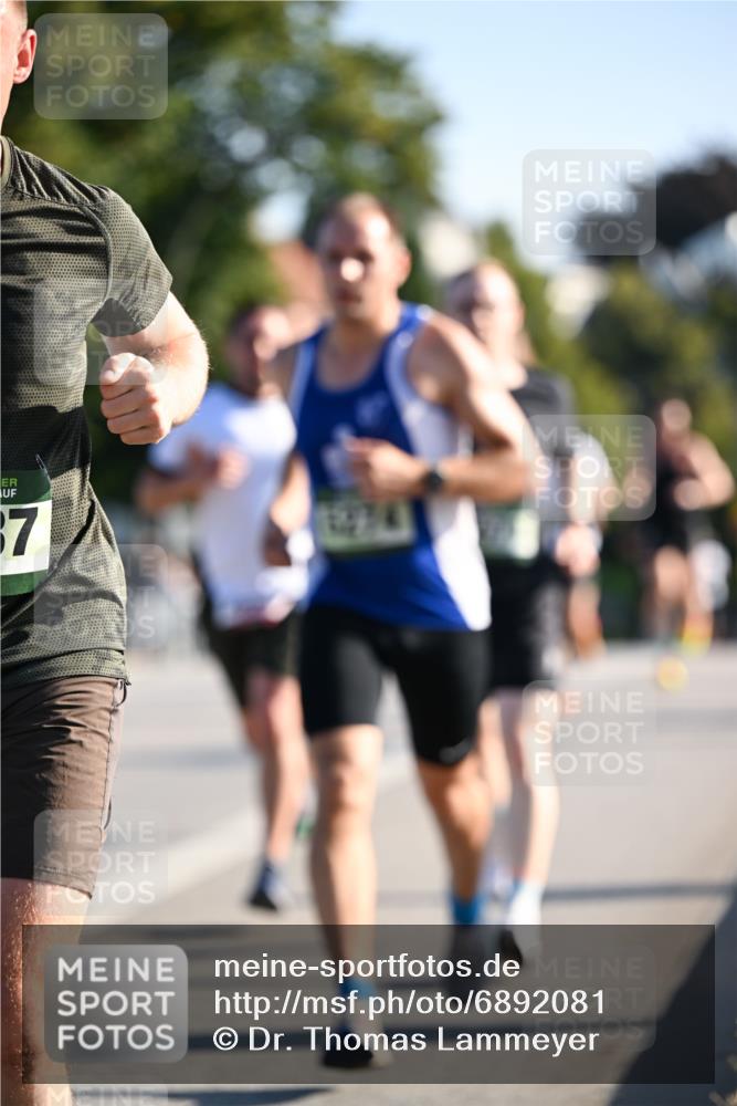 01.09.2024 - BARMER Alsterlauf Dr. Thomas Lammeyer http://msf.ph/oto/6892081 01.09.2024 09:23:45 Laufen 37 meine-sportfotos.de