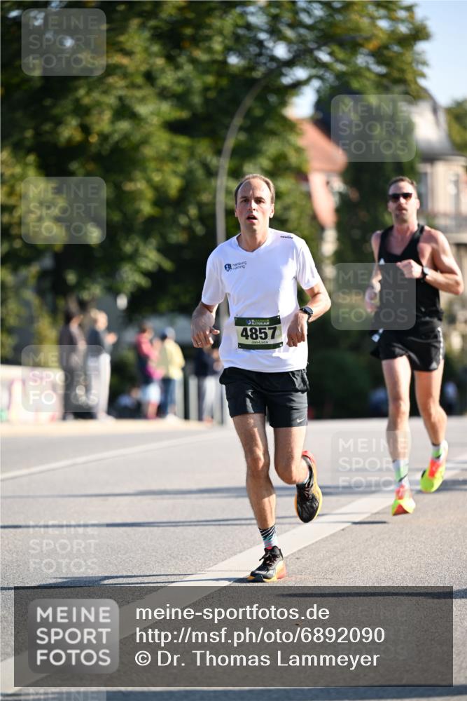 01.09.2024 - BARMER Alsterlauf Dr. Thomas Lammeyer http://msf.ph/oto/6892090 01.09.2024 09:23:48 Laufen 4857 meine-sportfotos.de