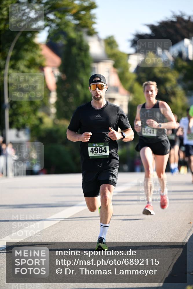 01.09.2024 - BARMER Alsterlauf Dr. Thomas Lammeyer http://msf.ph/oto/6892115 01.09.2024 09:23:52 Laufen 35, 4964, 3041 meine-sportfotos.de