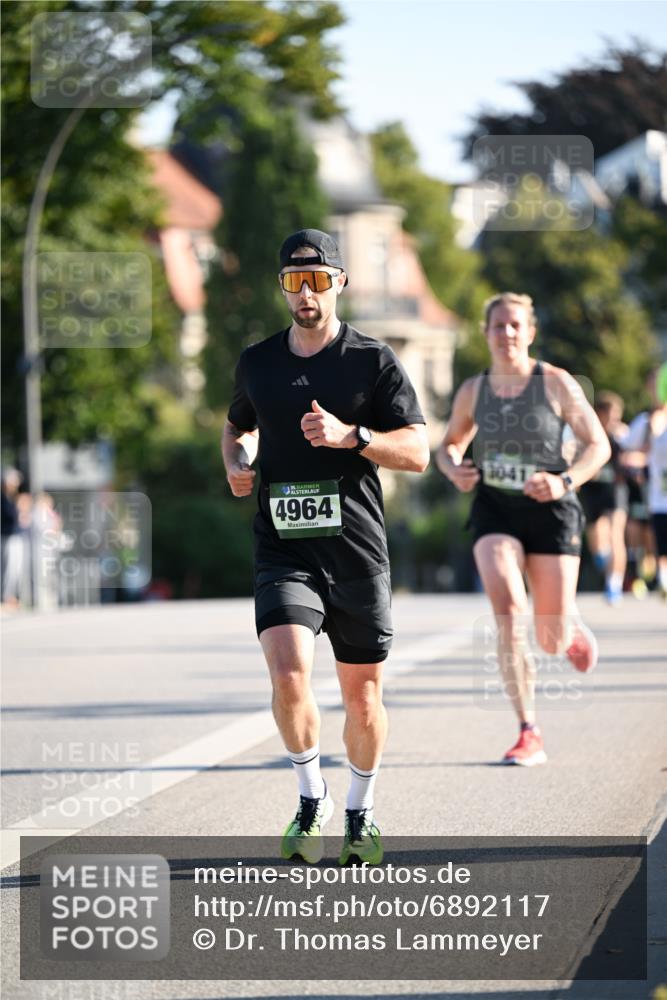 01.09.2024 - BARMER Alsterlauf Dr. Thomas Lammeyer http://msf.ph/oto/6892117 01.09.2024 09:23:52 Laufen 35, 4964, 3041 meine-sportfotos.de