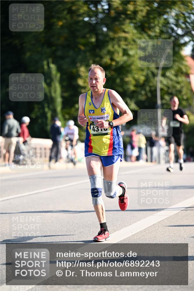 01.09.2024 - BARMER Alsterlauf Dr. Thomas Lammeyer http://msf.ph/oto/6892243 01.09.2024 09:24:13 Laufen 43 meine-sportfotos.de