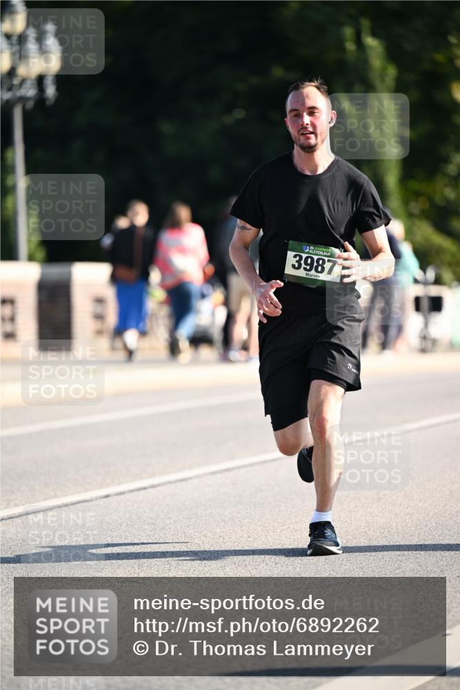 01.09.2024 - BARMER Alsterlauf Dr. Thomas Lammeyer http://msf.ph/oto/6892262 01.09.2024 09:24:16 Laufen 3987 meine-sportfotos.de