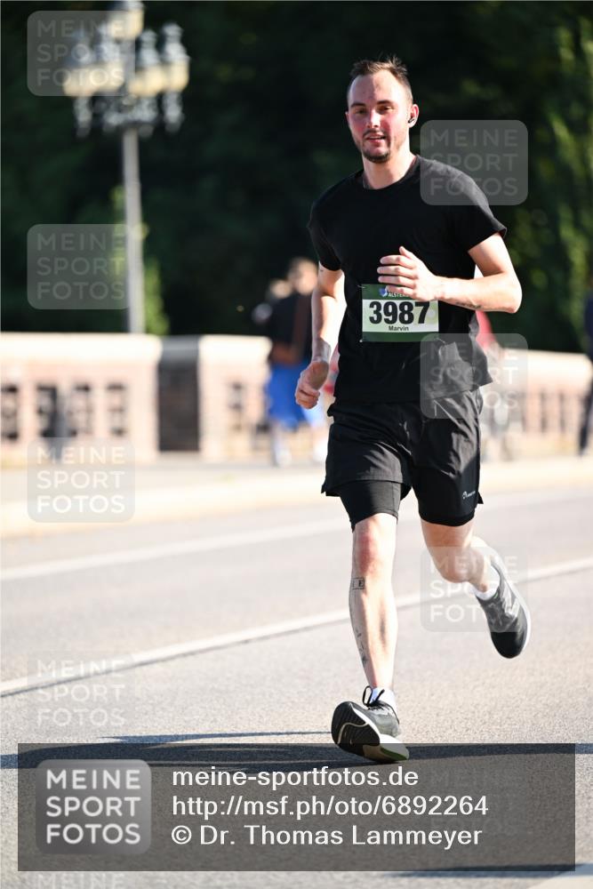 01.09.2024 - BARMER Alsterlauf Dr. Thomas Lammeyer http://msf.ph/oto/6892264 01.09.2024 09:24:17 Laufen 3987 meine-sportfotos.de