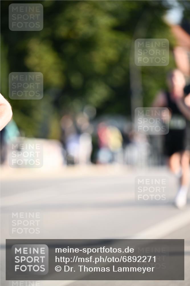 01.09.2024 - BARMER Alsterlauf Dr. Thomas Lammeyer http://msf.ph/oto/6892271 01.09.2024 09:24:18 Laufen  meine-sportfotos.de