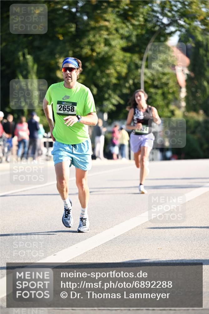 01.09.2024 - BARMER Alsterlauf Dr. Thomas Lammeyer http://msf.ph/oto/6892288 01.09.2024 09:24:22 Laufen 2658 meine-sportfotos.de