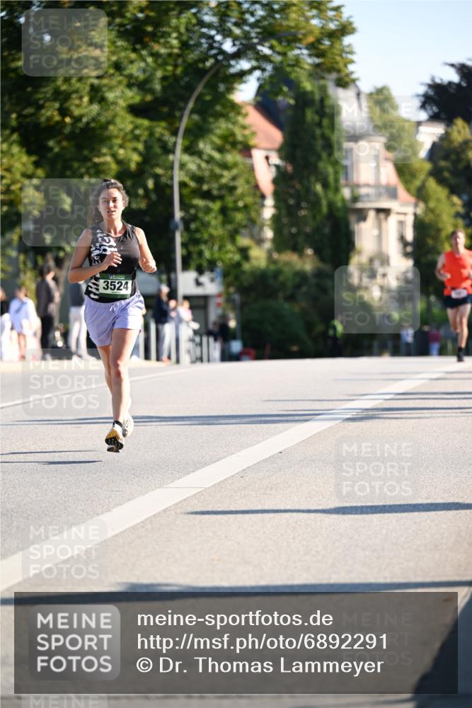 01.09.2024 - BARMER Alsterlauf Dr. Thomas Lammeyer http://msf.ph/oto/6892291 01.09.2024 09:24:22 Laufen 3524 meine-sportfotos.de