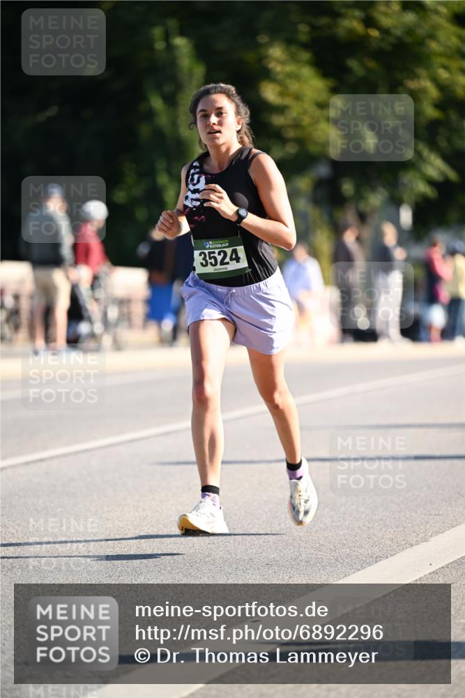01.09.2024 - BARMER Alsterlauf Dr. Thomas Lammeyer http://msf.ph/oto/6892296 01.09.2024 09:24:23 Laufen 3524 meine-sportfotos.de