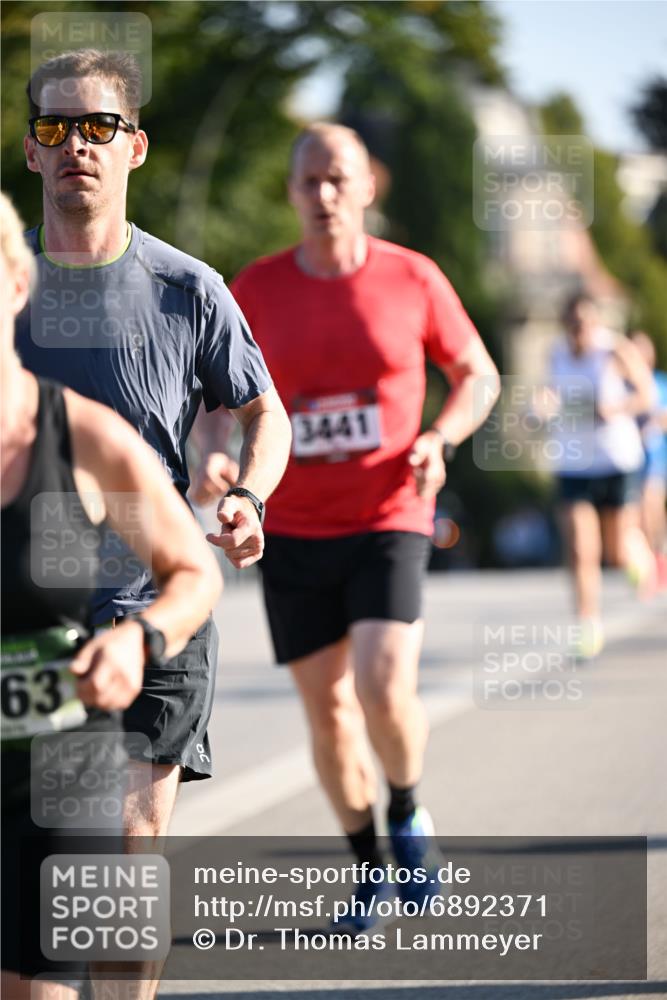 01.09.2024 - BARMER Alsterlauf Dr. Thomas Lammeyer http://msf.ph/oto/6892371 01.09.2024 09:24:37 Laufen 63, 3441 meine-sportfotos.de
