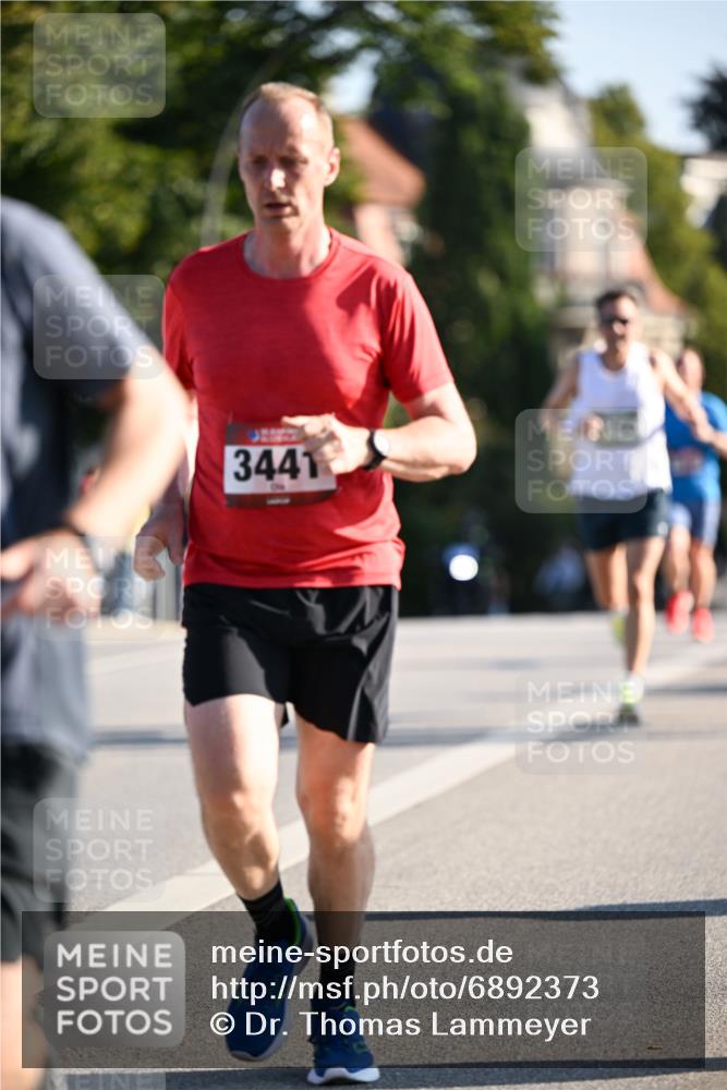 01.09.2024 - BARMER Alsterlauf Dr. Thomas Lammeyer http://msf.ph/oto/6892373 01.09.2024 09:24:37 Laufen 3441 meine-sportfotos.de