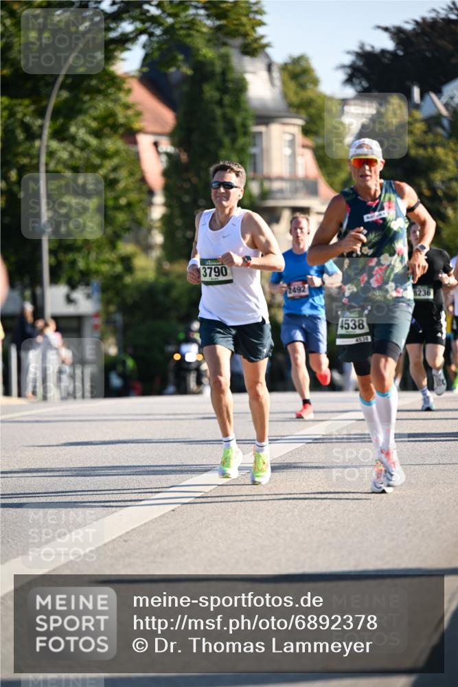 01.09.2024 - BARMER Alsterlauf Dr. Thomas Lammeyer http://msf.ph/oto/6892378 01.09.2024 09:24:38 Laufen 3790, 2492, 4538, 4538, 8236 meine-sportfotos.de