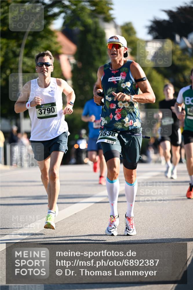 01.09.2024 - BARMER Alsterlauf Dr. Thomas Lammeyer http://msf.ph/oto/6892387 01.09.2024 09:24:39 Laufen 3790, 4538, 4538, 46 meine-sportfotos.de