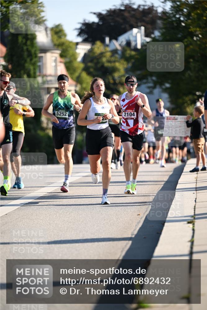 01.09.2024 - BARMER Alsterlauf Dr. Thomas Lammeyer http://msf.ph/oto/6892432 01.09.2024 09:24:46 Laufen 5252, 2104, 2017 meine-sportfotos.de