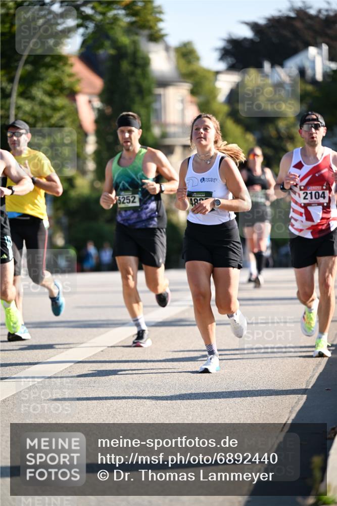 01.09.2024 - BARMER Alsterlauf Dr. Thomas Lammeyer http://msf.ph/oto/6892440 01.09.2024 09:24:48 Laufen 5252, 48, 2104 meine-sportfotos.de