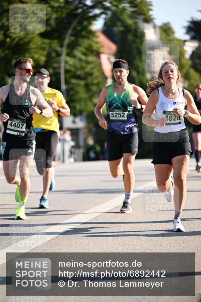 01.09.2024 - BARMER Alsterlauf Dr. Thomas Lammeyer http://msf.ph/oto/6892442 01.09.2024 09:24:48 Laufen 4407, 4407, 5252, 4828 meine-sportfotos.de