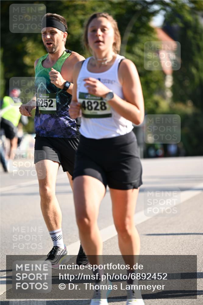 01.09.2024 - BARMER Alsterlauf Dr. Thomas Lammeyer http://msf.ph/oto/6892452 01.09.2024 09:24:50 Laufen 15, 5252, 4828 meine-sportfotos.de