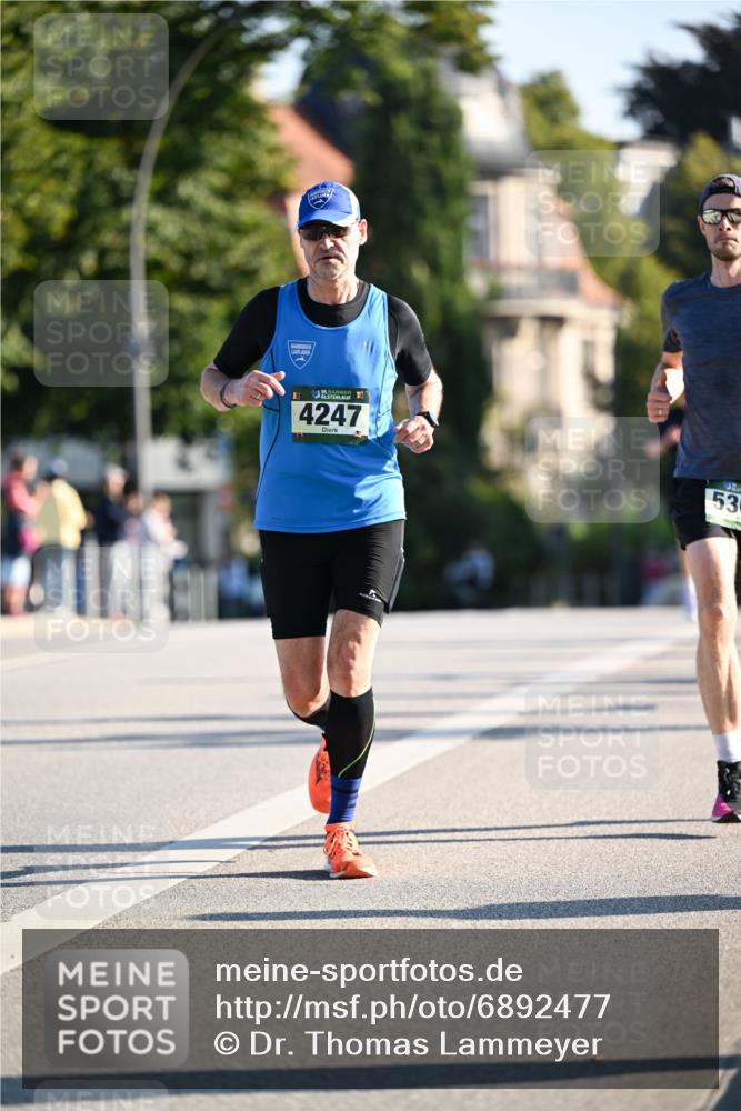 01.09.2024 - BARMER Alsterlauf Dr. Thomas Lammeyer http://msf.ph/oto/6892477 01.09.2024 09:24:55 Laufen 35, 35, 4247, 53 meine-sportfotos.de