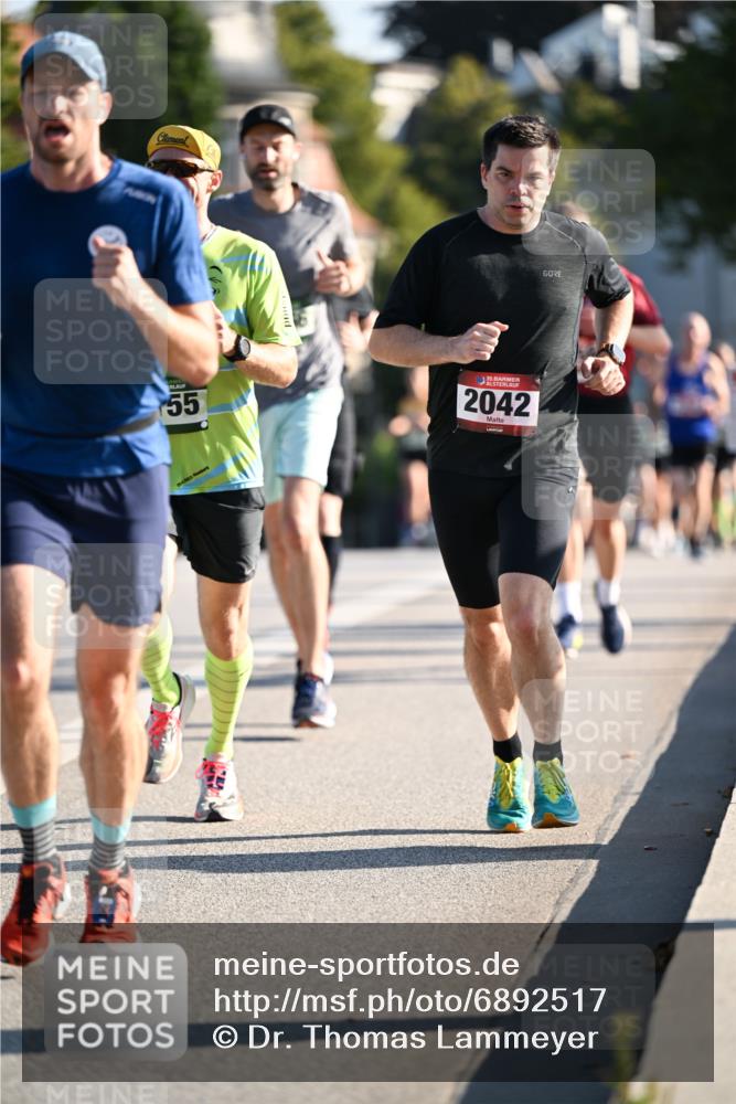 01.09.2024 - BARMER Alsterlauf Dr. Thomas Lammeyer http://msf.ph/oto/6892517 01.09.2024 09:25:00 Laufen 55, 35, 2042 meine-sportfotos.de