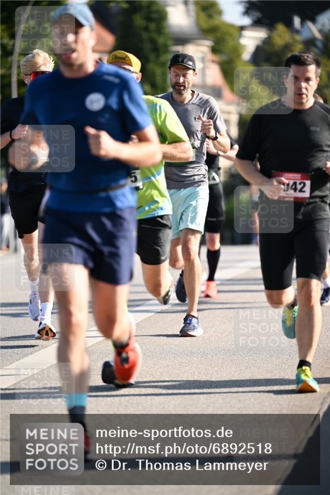 01.09.2024 - BARMER Alsterlauf Dr. Thomas Lammeyer http://msf.ph/oto/6892518 01.09.2024 09:25:00 Laufen 5, 042 meine-sportfotos.de
