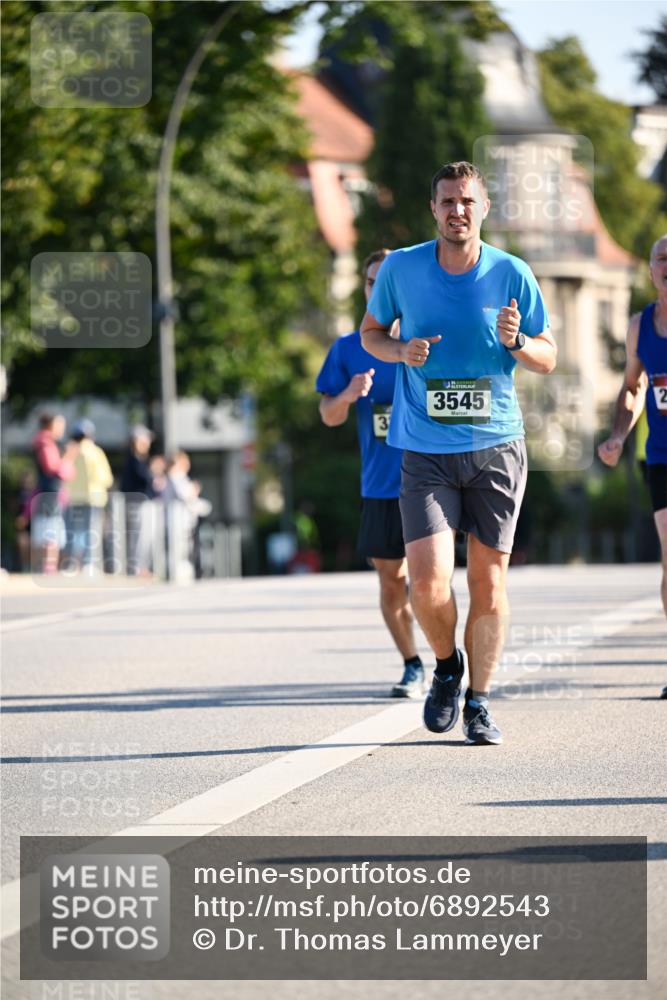 01.09.2024 - BARMER Alsterlauf Dr. Thomas Lammeyer http://msf.ph/oto/6892543 01.09.2024 09:25:05 Laufen 3, 3545, 2 meine-sportfotos.de
