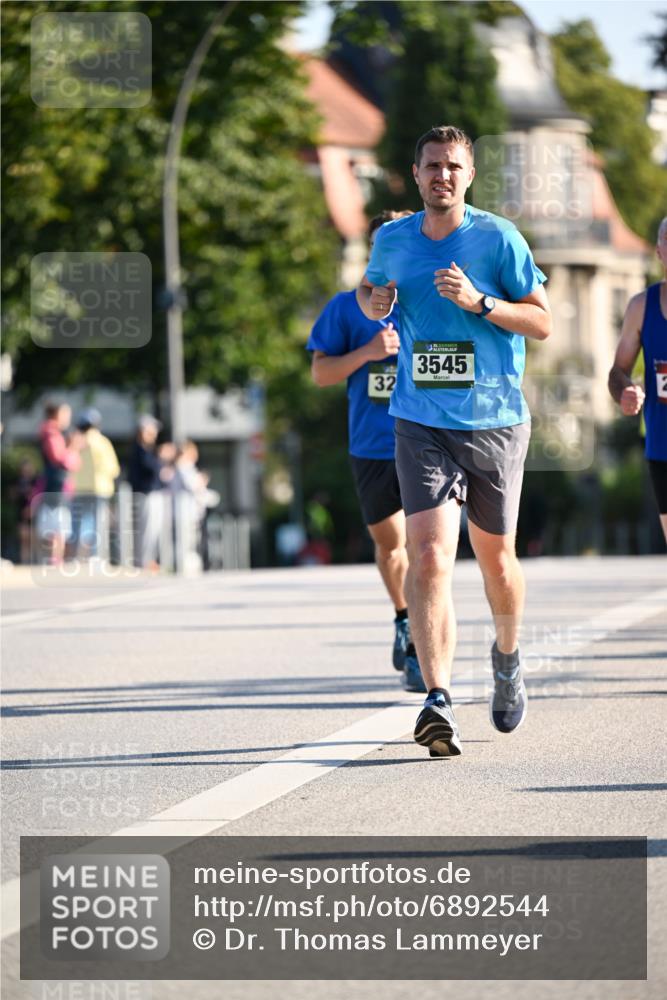01.09.2024 - BARMER Alsterlauf Dr. Thomas Lammeyer http://msf.ph/oto/6892544 01.09.2024 09:25:05 Laufen 32, 135, 3545 meine-sportfotos.de