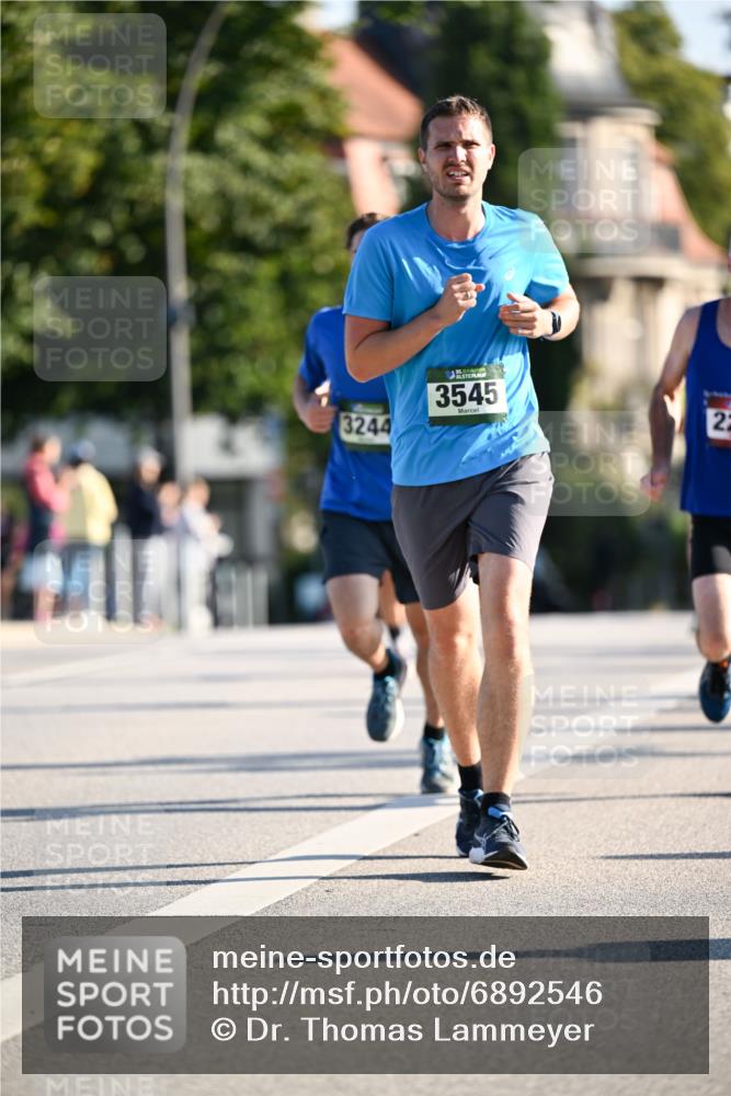 01.09.2024 - BARMER Alsterlauf Dr. Thomas Lammeyer http://msf.ph/oto/6892546 01.09.2024 09:25:06 Laufen 3244, 3545, 2 meine-sportfotos.de