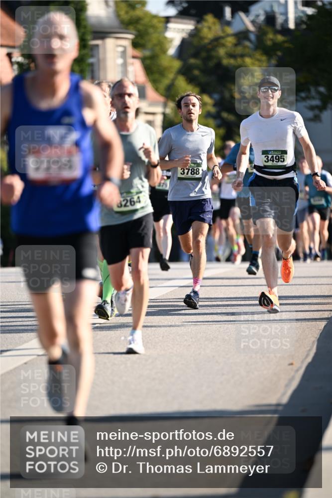 01.09.2024 - BARMER Alsterlauf Dr. Thomas Lammeyer http://msf.ph/oto/6892557 01.09.2024 09:25:07 Laufen 1254, 8264, 3788, 3495 meine-sportfotos.de