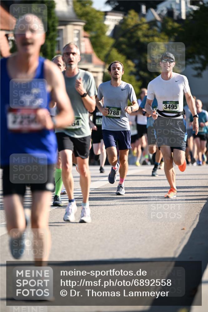 01.09.2024 - BARMER Alsterlauf Dr. Thomas Lammeyer http://msf.ph/oto/6892558 01.09.2024 09:25:08 Laufen 64, 3788, 3495 meine-sportfotos.de