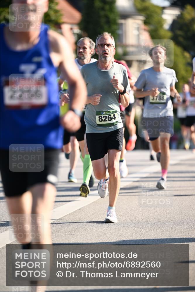 01.09.2024 - BARMER Alsterlauf Dr. Thomas Lammeyer http://msf.ph/oto/6892560 01.09.2024 09:25:08 Laufen 2256, 35, 8264, 3788 meine-sportfotos.de