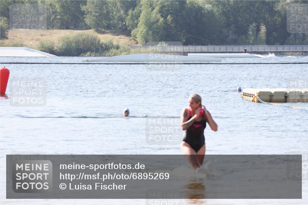 01.09.2024 - 17. Tribühne Triathlon Luisa Fischer http://msf.ph/oto/6895269 01.09.2024 11:03:32 Schwimmen 445 meine-sportfotos.de