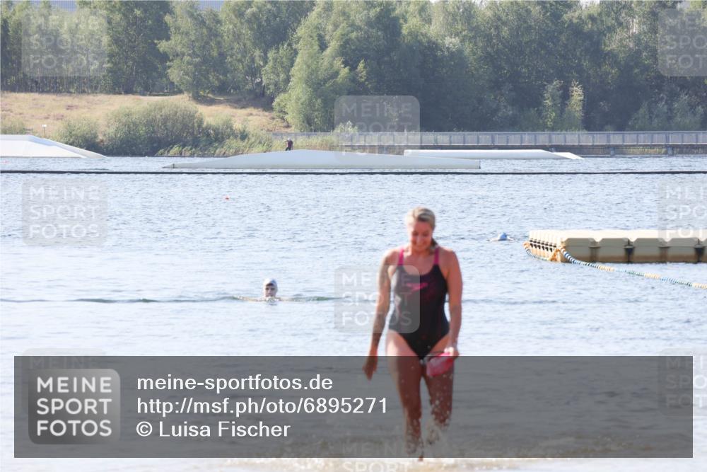 01.09.2024 - 17. Tribühne Triathlon Luisa Fischer http://msf.ph/oto/6895271 01.09.2024 11:03:34 Schwimmen 445 meine-sportfotos.de