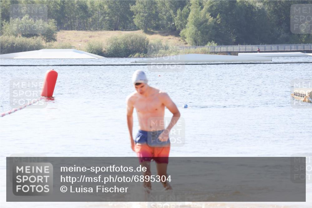 01.09.2024 - 17. Tribühne Triathlon Luisa Fischer http://msf.ph/oto/6895304 01.09.2024 11:04:16 Schwimmen 364 meine-sportfotos.de