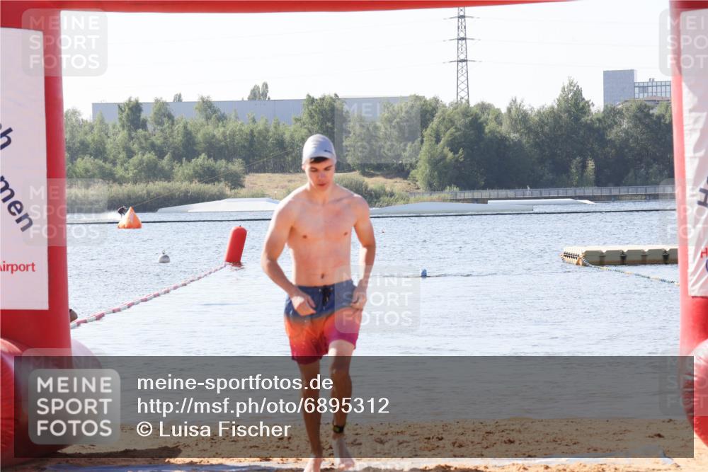 01.09.2024 - 17. Tribühne Triathlon Luisa Fischer http://msf.ph/oto/6895312 01.09.2024 11:04:19 Schwimmen 364 meine-sportfotos.de