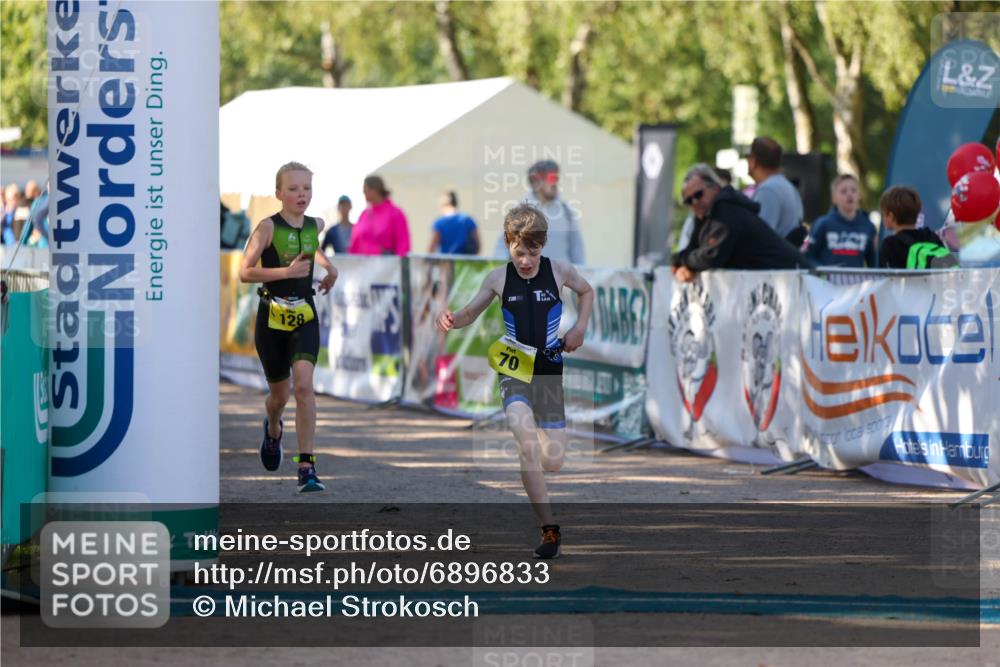 01.09.2024 - 17. Tribühne Triathlon Michael Strokosch http://msf.ph/oto/6896833 01.09.2024 09:50:09 Ziel 70, 92, 128 meine-sportfotos.de
