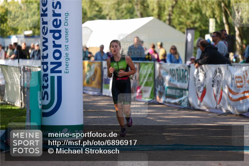 01.09.2024 - 17. Tribühne Triathlon Michael Strokosch http://msf.ph/oto/6896917 01.09.2024 09:50:23 Ziel 77, 104 meine-sportfotos.de