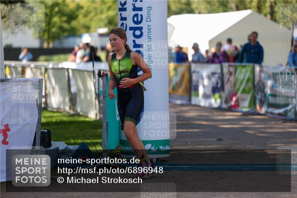 01.09.2024 - 17. Tribühne Triathlon Michael Strokosch http://msf.ph/oto/6896948 01.09.2024 09:50:25 Ziel 104 meine-sportfotos.de