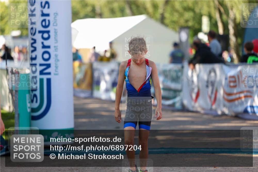 01.09.2024 - 17. Tribühne Triathlon Michael Strokosch http://msf.ph/oto/6897204 01.09.2024 09:51:00 Ziel 81, 87 meine-sportfotos.de