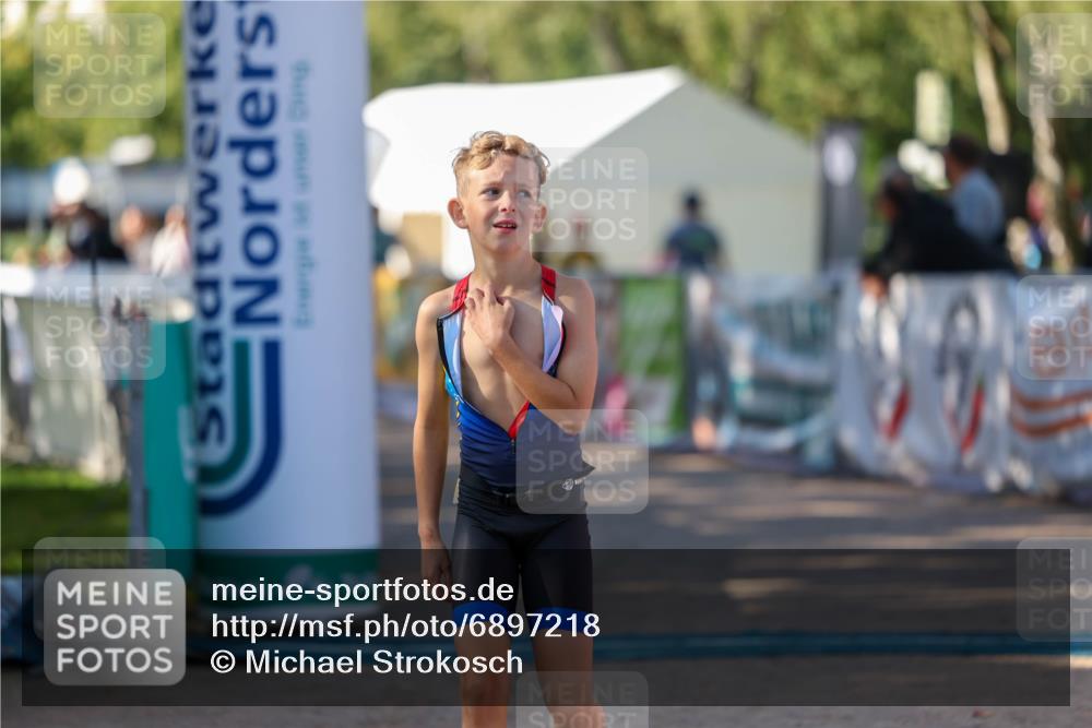01.09.2024 - 17. Tribühne Triathlon Michael Strokosch http://msf.ph/oto/6897218 01.09.2024 09:51:01 Ziel 87 meine-sportfotos.de