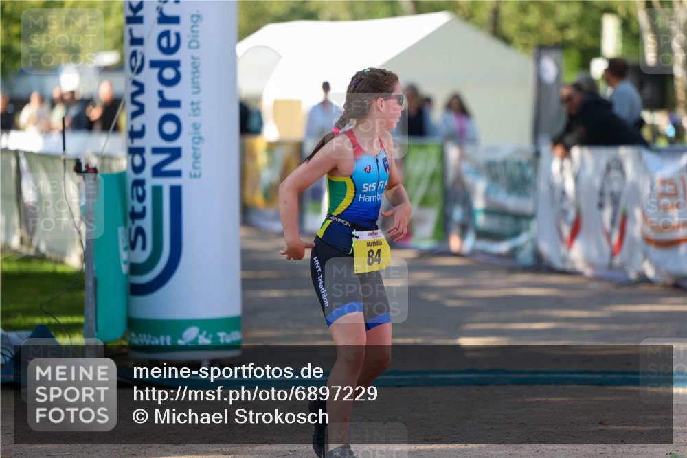 01.09.2024 - 17. Tribühne Triathlon Michael Strokosch http://msf.ph/oto/6897229 01.09.2024 09:51:11 Ziel 84, 129 meine-sportfotos.de