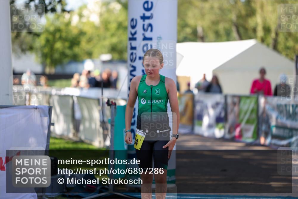 01.09.2024 - 17. Tribühne Triathlon Michael Strokosch http://msf.ph/oto/6897286 01.09.2024 09:51:32 Ziel 124 meine-sportfotos.de