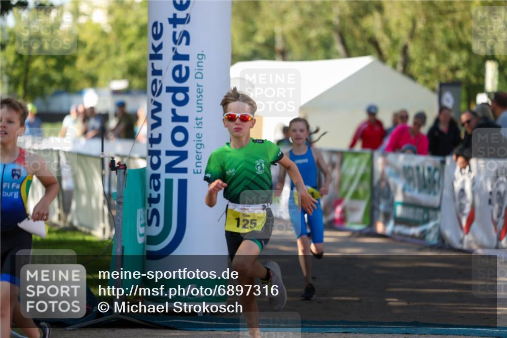 01.09.2024 - 17. Tribühne Triathlon Michael Strokosch http://msf.ph/oto/6897316 01.09.2024 09:51:43 Ziel 96, 112, 125 meine-sportfotos.de