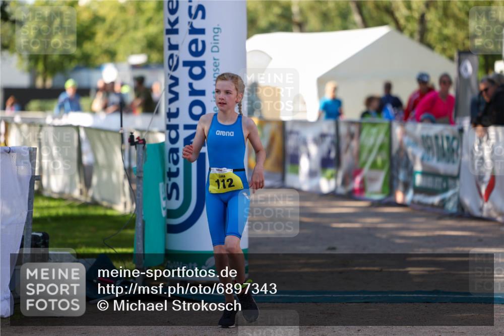 01.09.2024 - 17. Tribühne Triathlon Michael Strokosch http://msf.ph/oto/6897343 01.09.2024 09:51:45 Ziel 96, 112, 125 meine-sportfotos.de